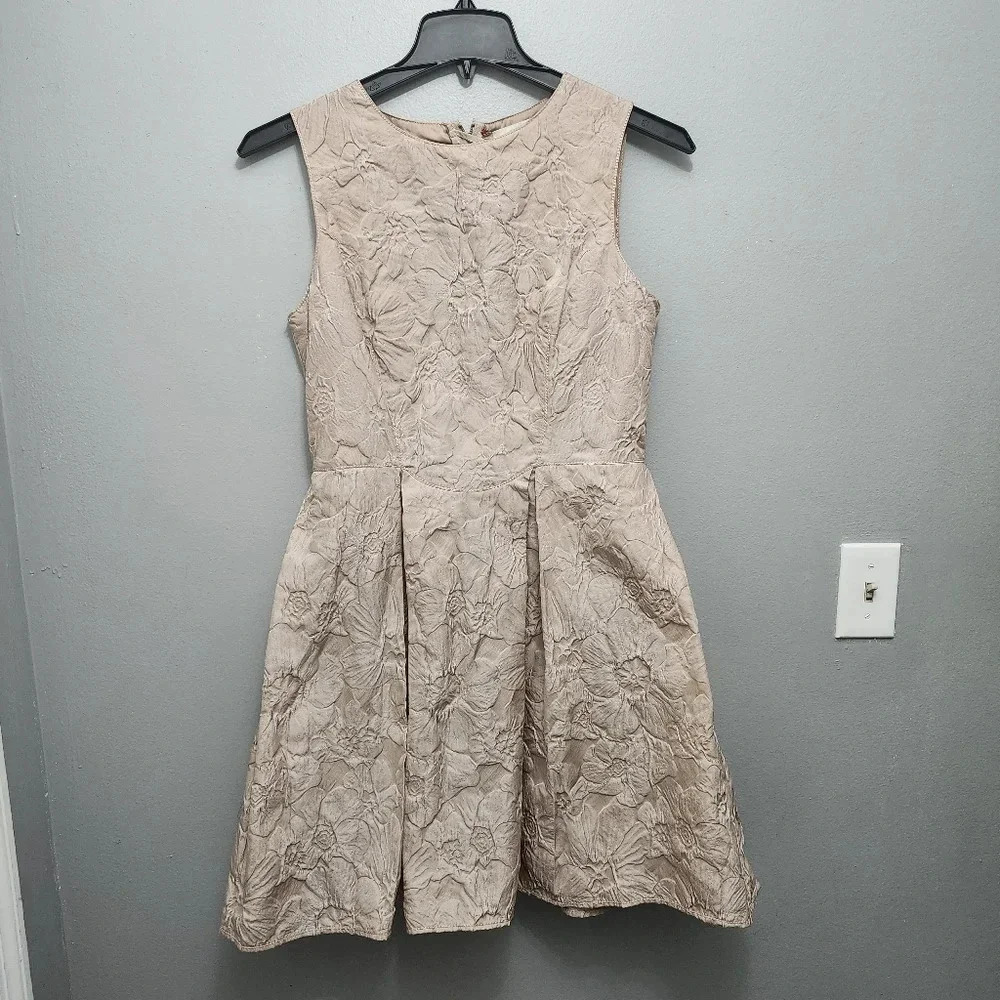 Max studio women's mini dress size 6 texture floral tan brown